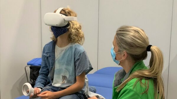 Test met VR-bril bij prikangst groot succes