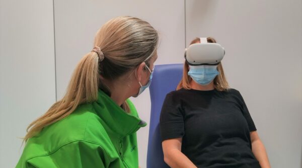 VR-bril helpt inwoners van West-Brabant bij prikangst